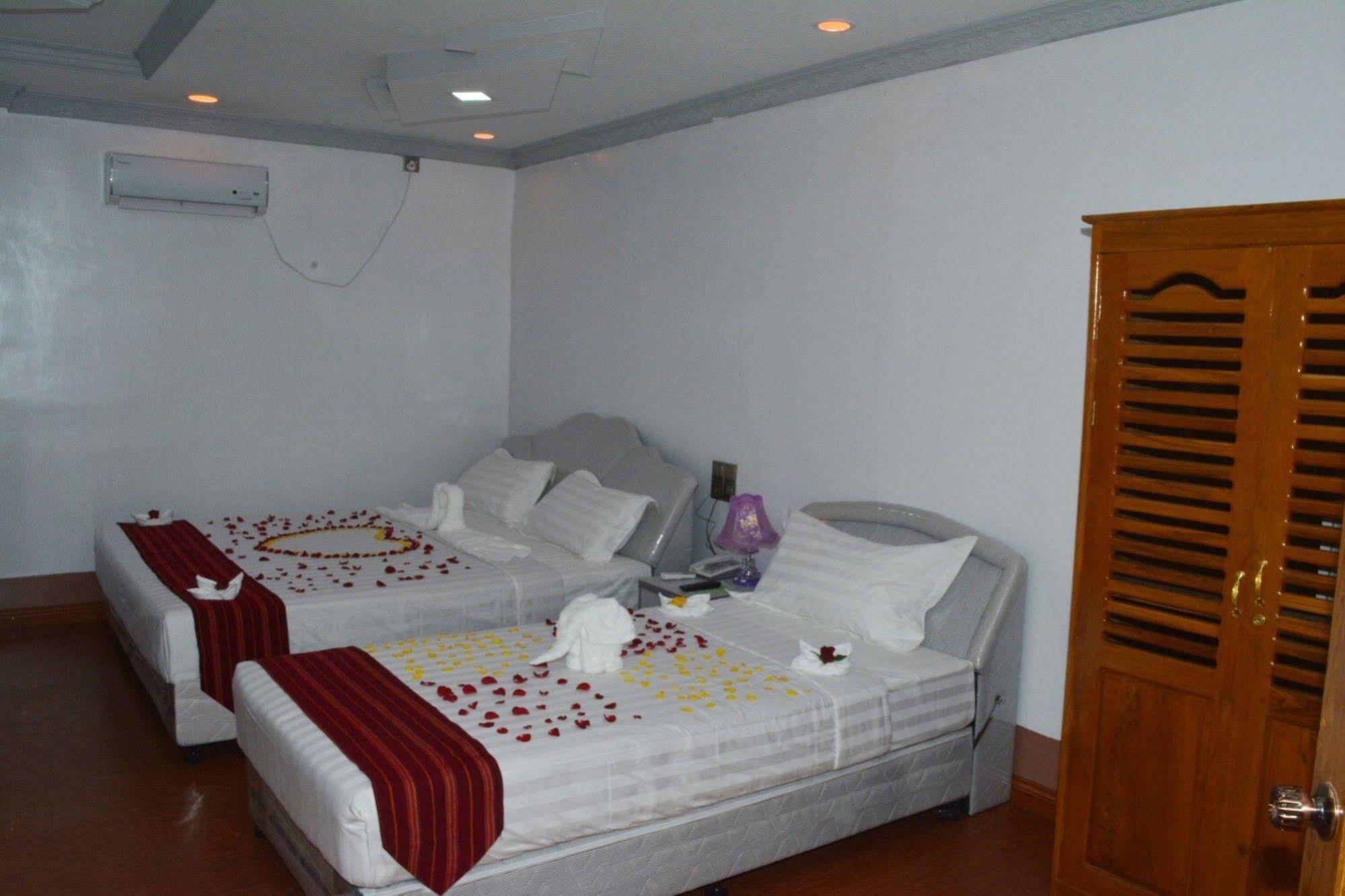 Myat Nan Taw Hotel Loikaw Exterior foto