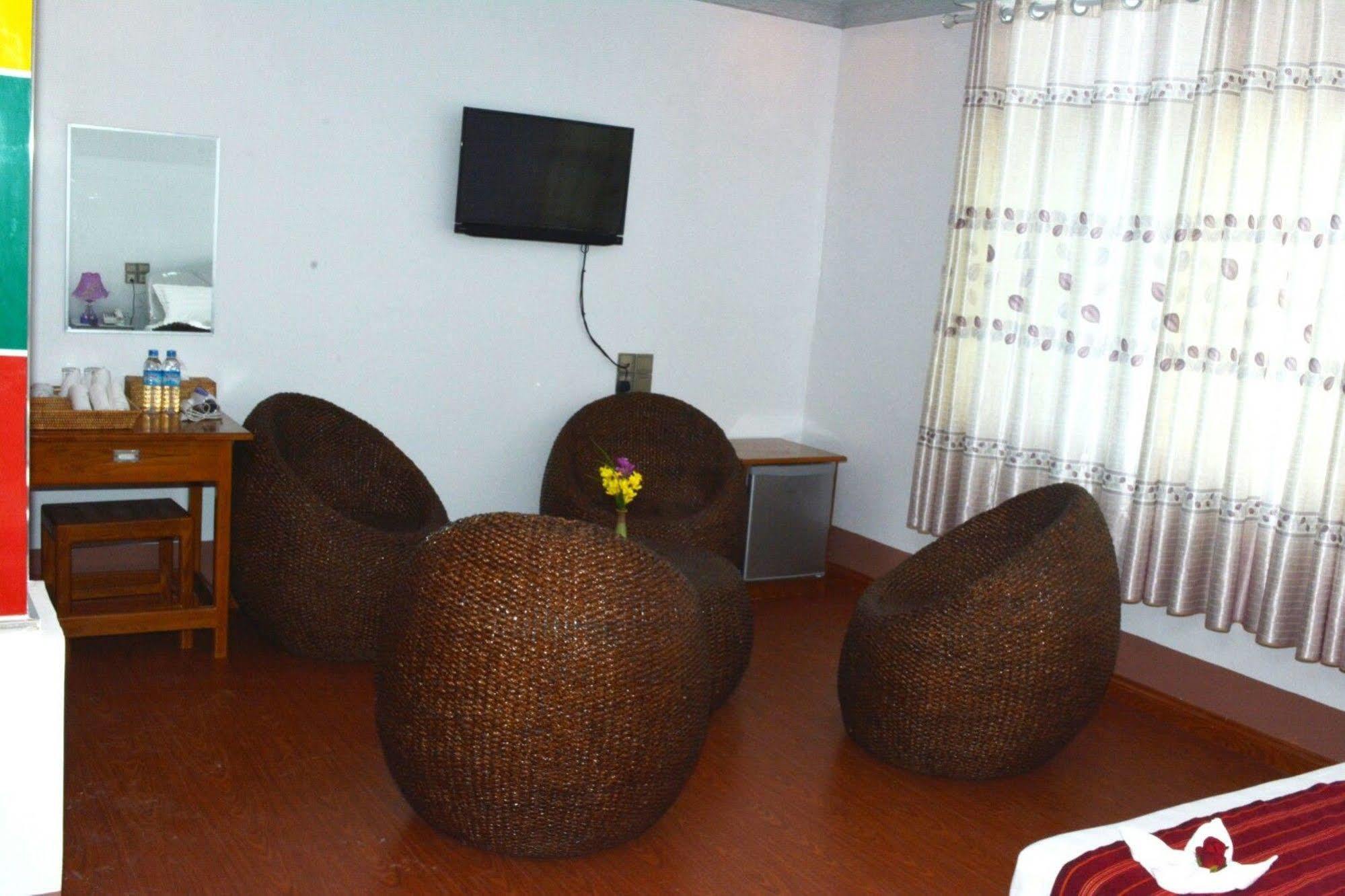 Myat Nan Taw Hotel Loikaw Exterior foto