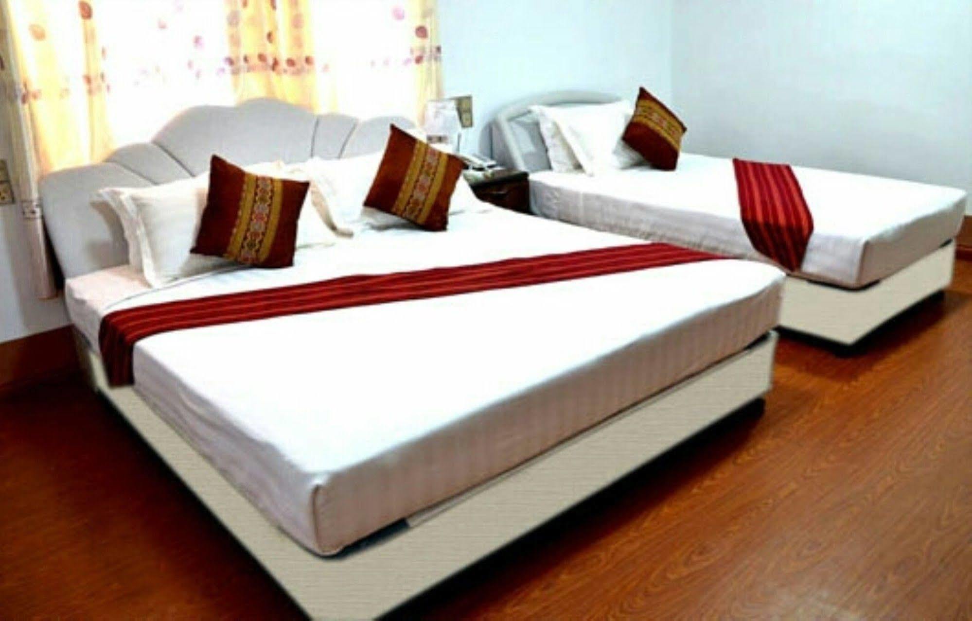 Myat Nan Taw Hotel Loikaw Exterior foto
