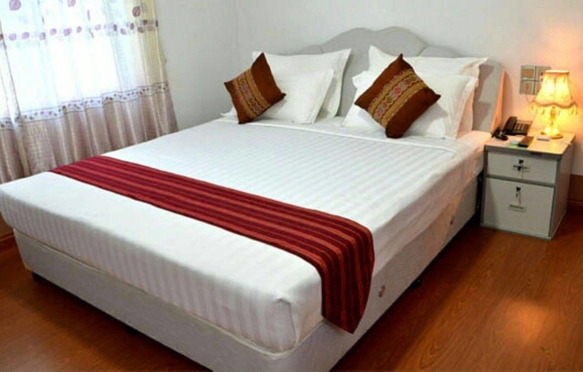 Myat Nan Taw Hotel Loikaw Exterior foto