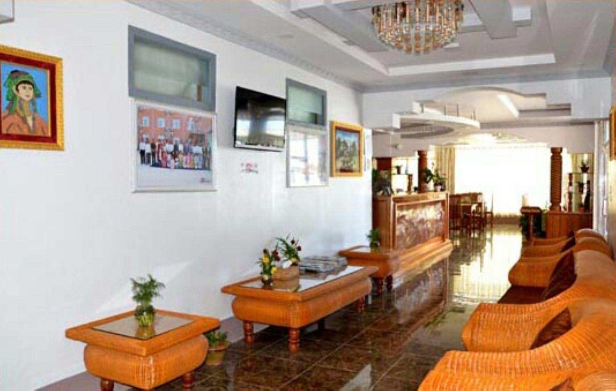 Myat Nan Taw Hotel Loikaw Exterior foto