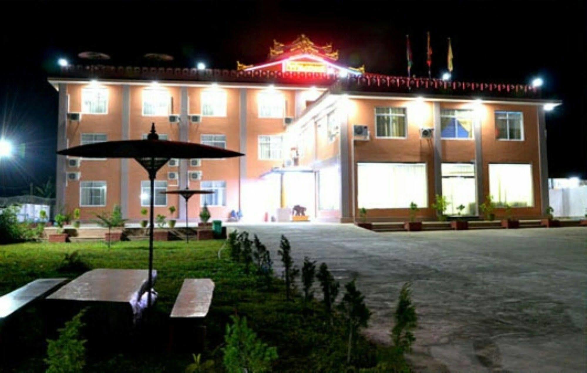 Myat Nan Taw Hotel Loikaw Exterior foto