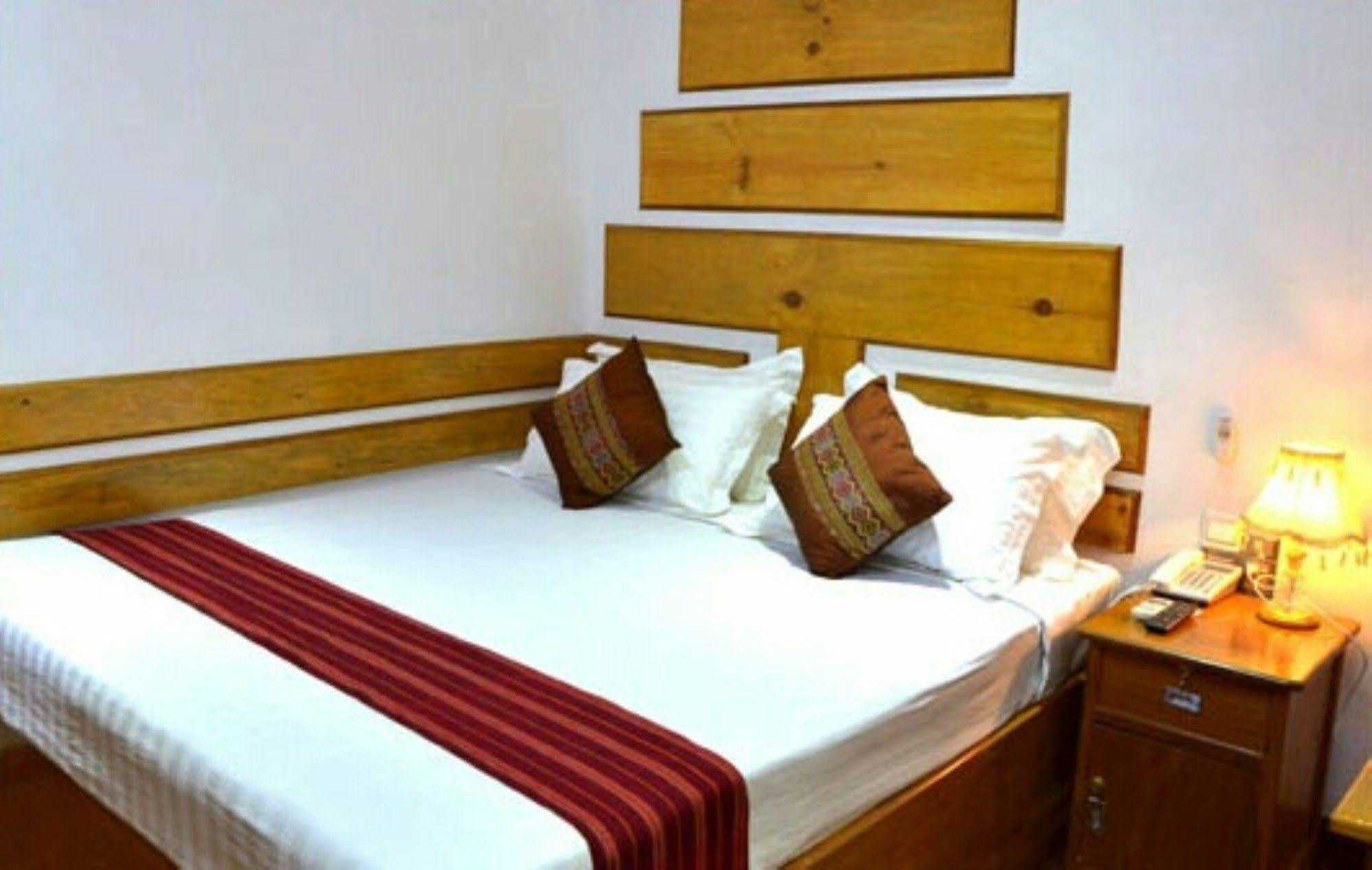 Myat Nan Taw Hotel Loikaw Exterior foto