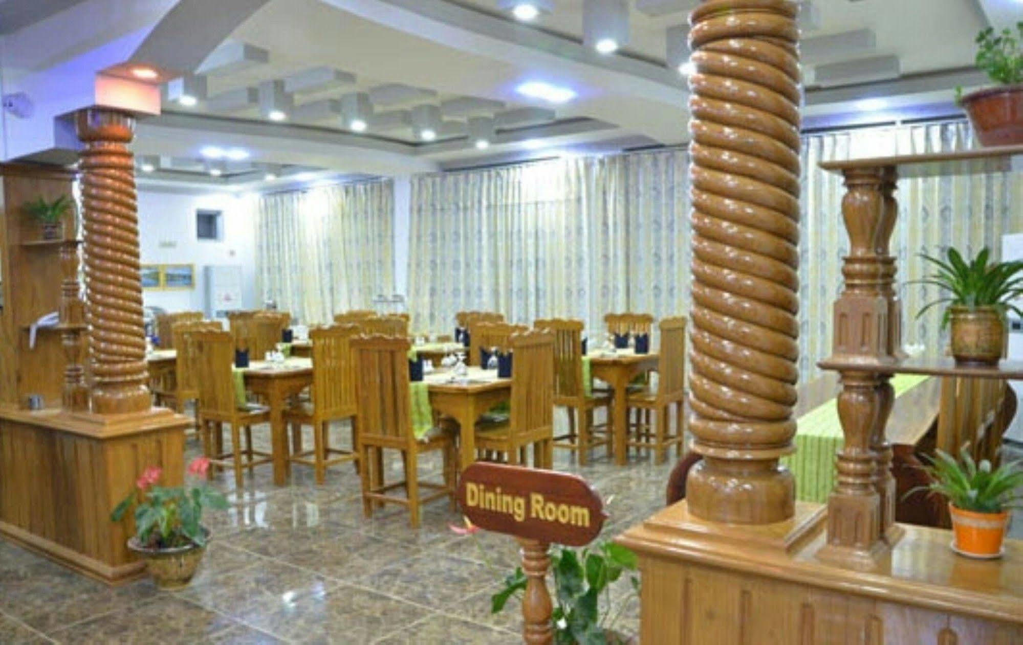 Myat Nan Taw Hotel Loikaw Exterior foto